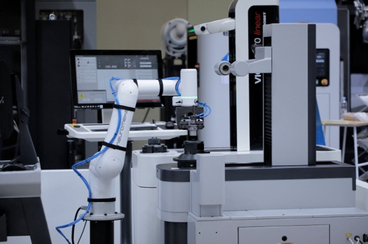 Neuromeka robot installation example